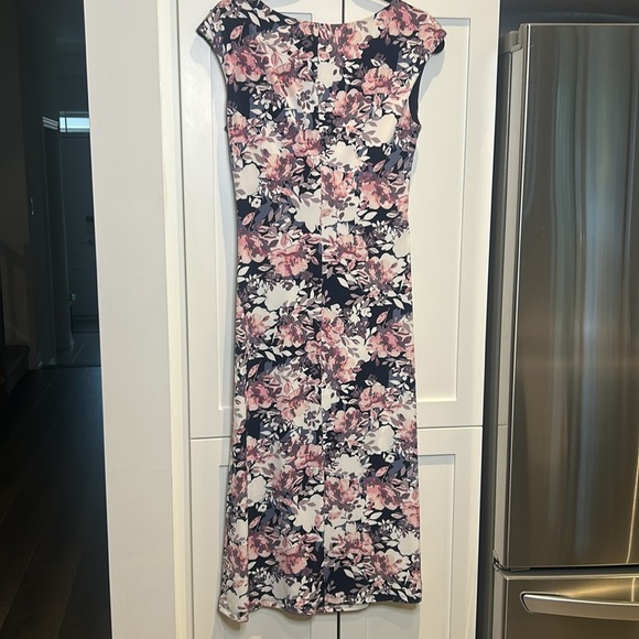 Connected Apparel Floral Faux Wrap Midi Dress Ruched Side Sleeveless Size 8 - Picture 6 of 16